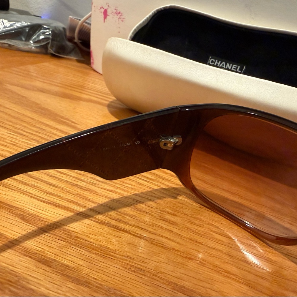 CHANEL Dark Brown Sunglasses (Y2K style) - Picture 5 of 16